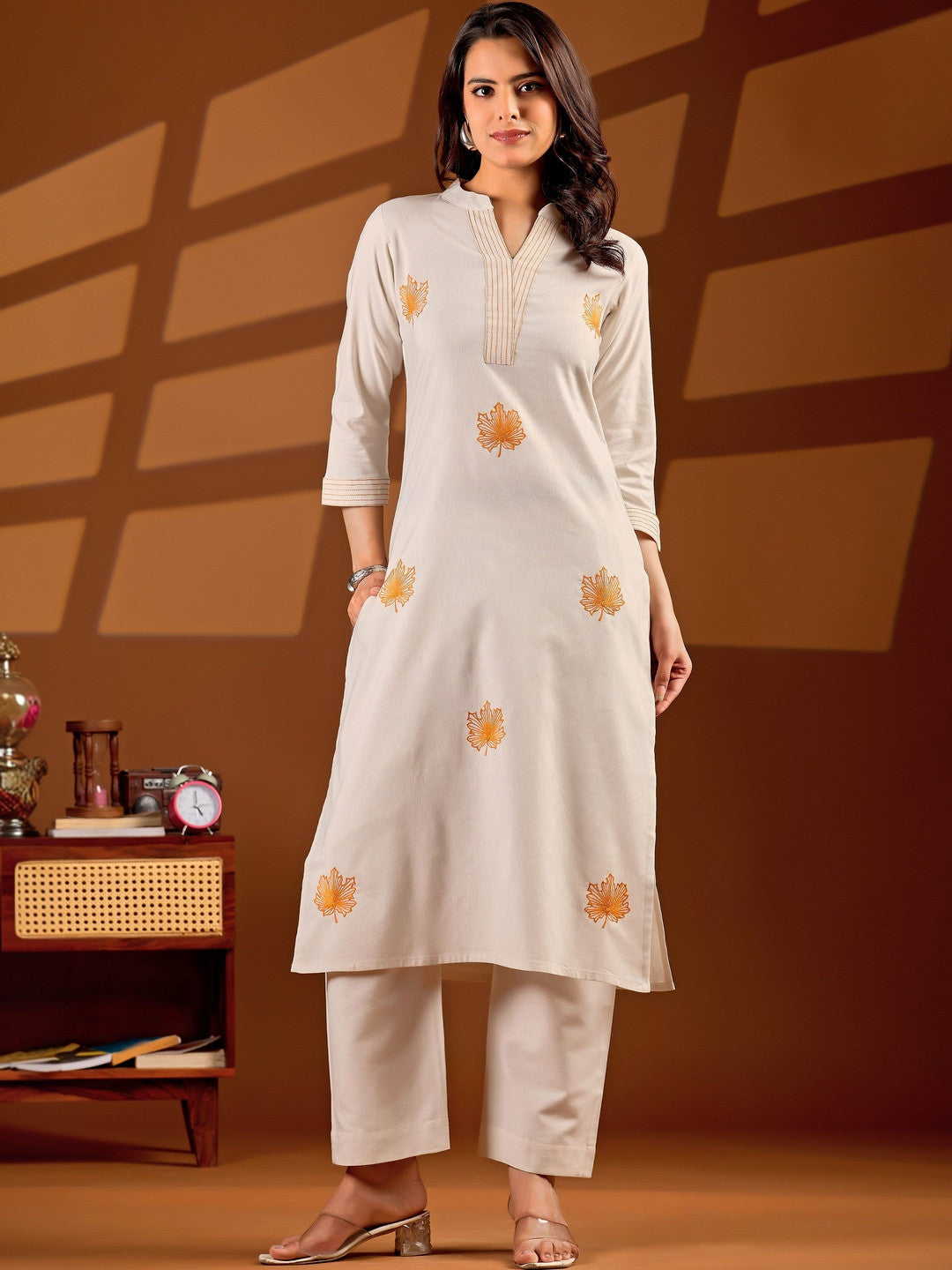 Women Ethnic Motifs Embroidered Regular Thread Work Pure Cotton Kurta with Trousers