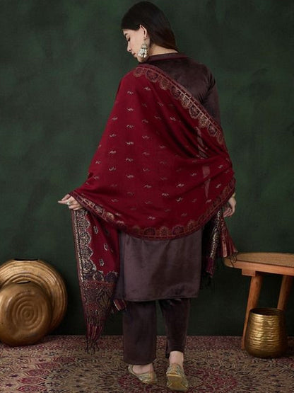 Embroidered Round Neck Kurta Trousers & Dupatta