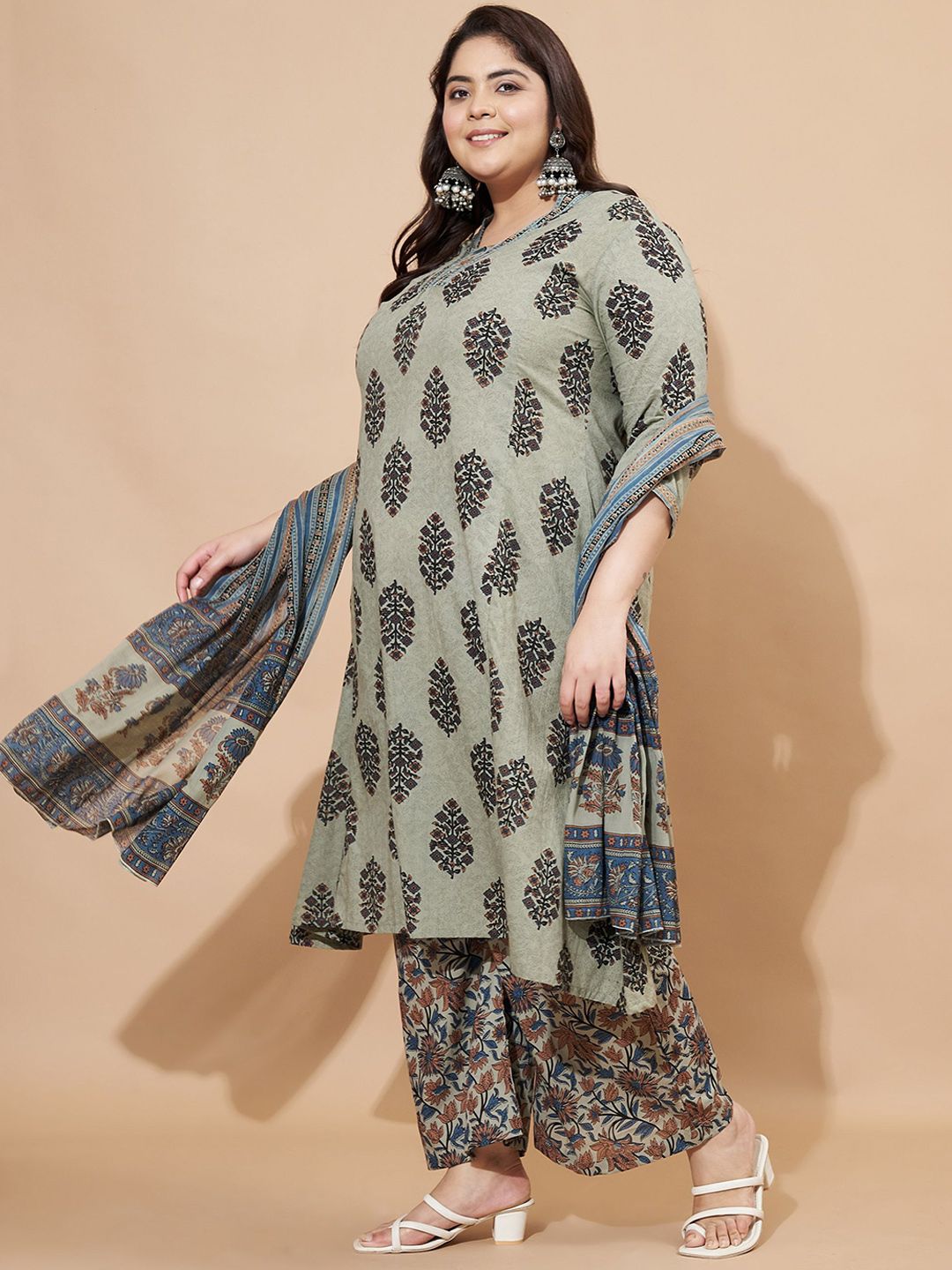 Dhiyona KL Women Plus Size Floral Printed Cotton Kurta with Palazzo & Dupatta