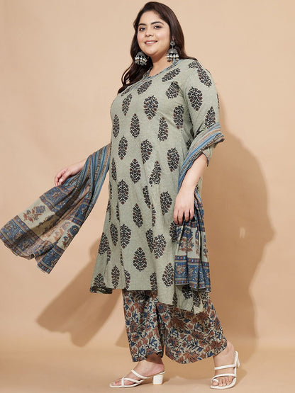 Dhiyona KL Women Plus Size Floral Printed Cotton Kurta with Palazzo & Dupatta