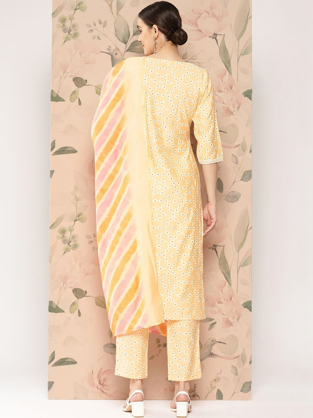 Women Ethnic Motifs Printed Regular Thread Work Kurta with Trousers & With Dupatta