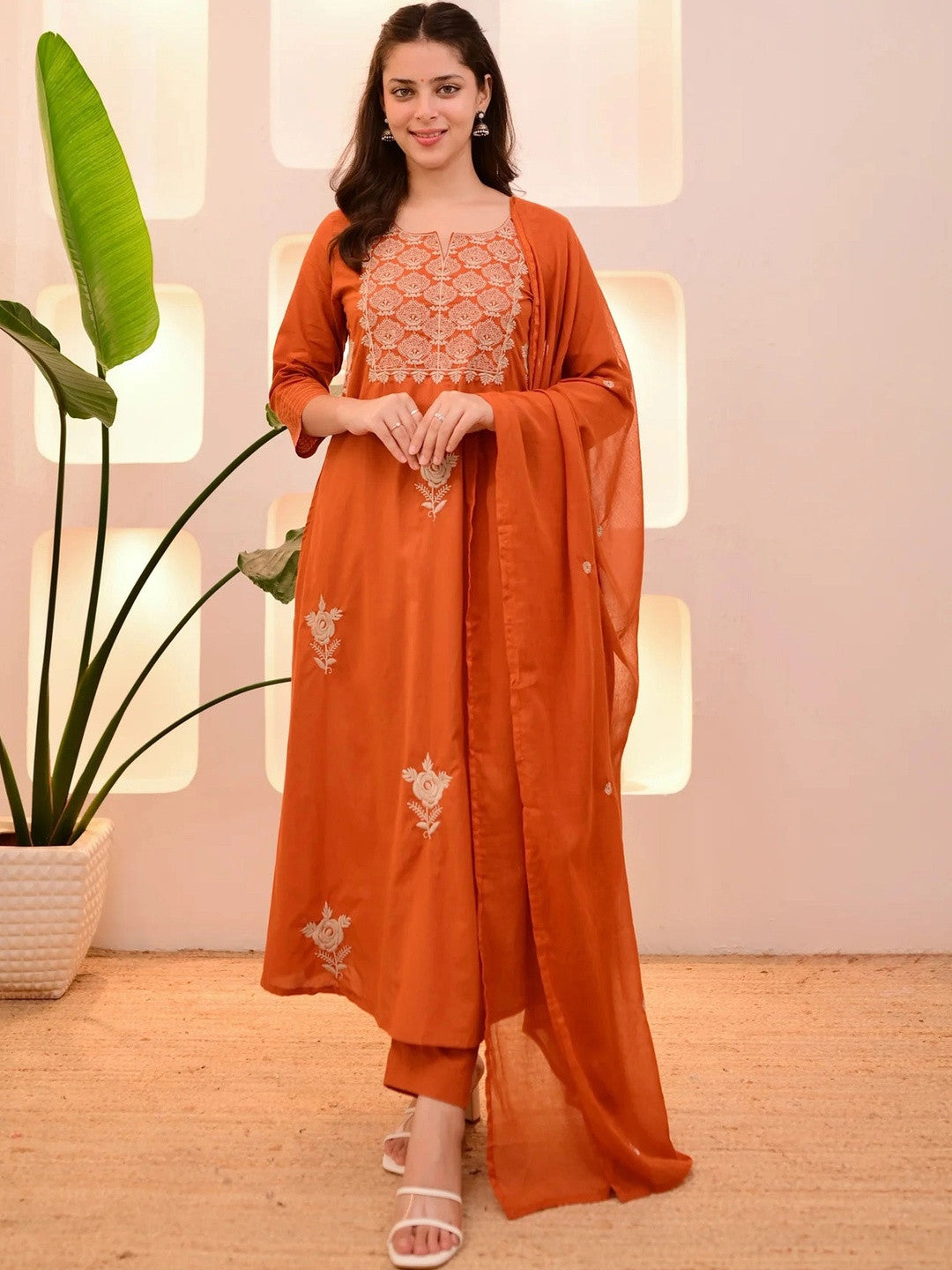 Women Motifs Embroidered Regular Thread Work Kurta with Trousers & With Dupatta