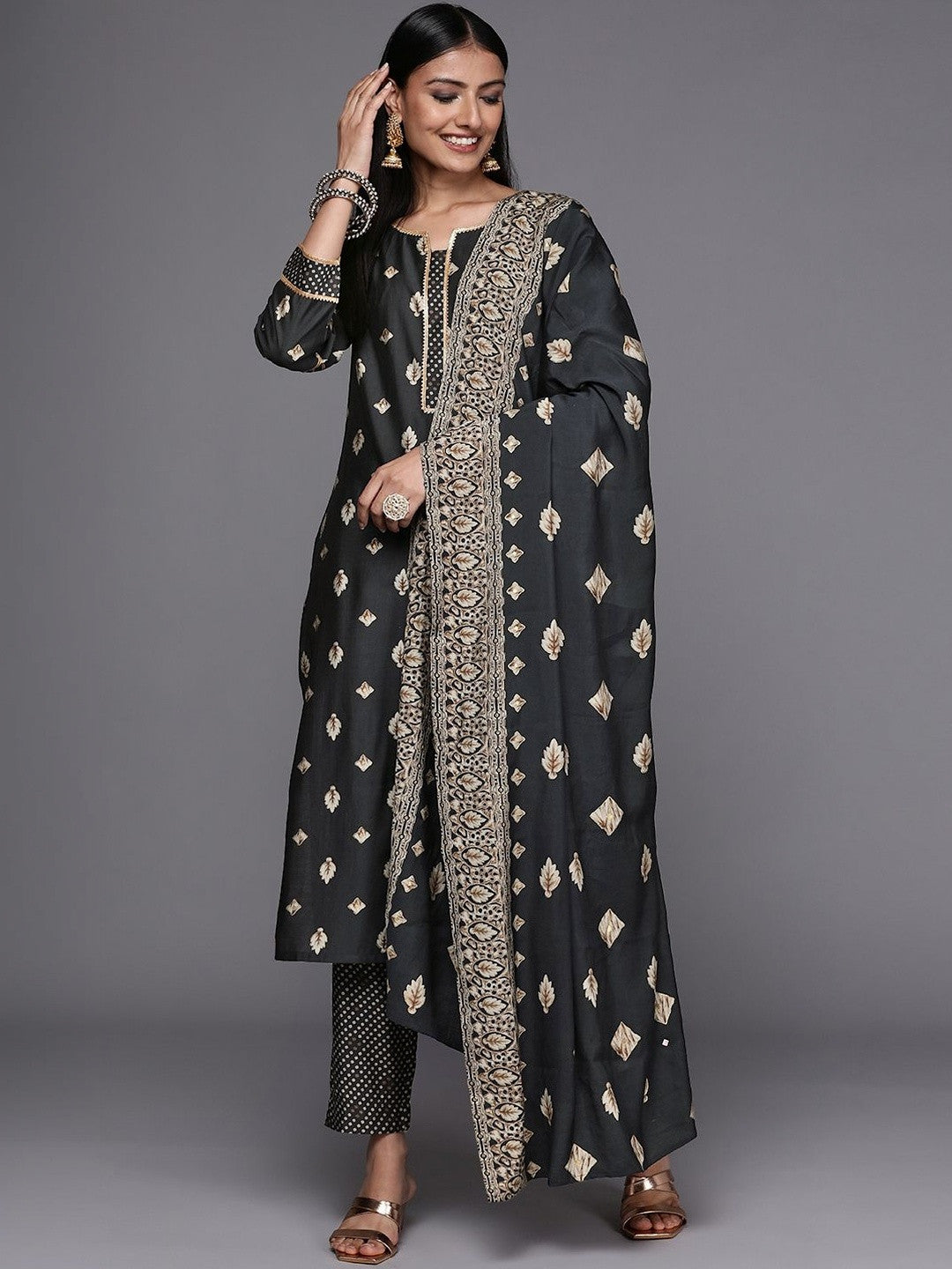 Women Ethnic Motifs Printed Regular Gotta Patti Kurta with Trousers & With Dupatta