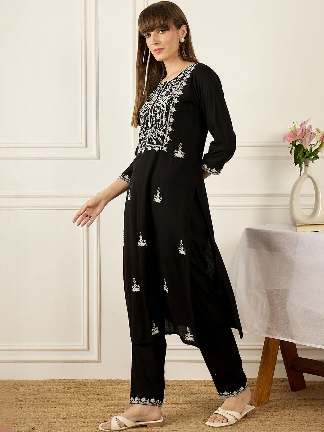 Dhiyona IE Embroidered Round Neck Three-Quarter Sleeves Tunic And Trousers