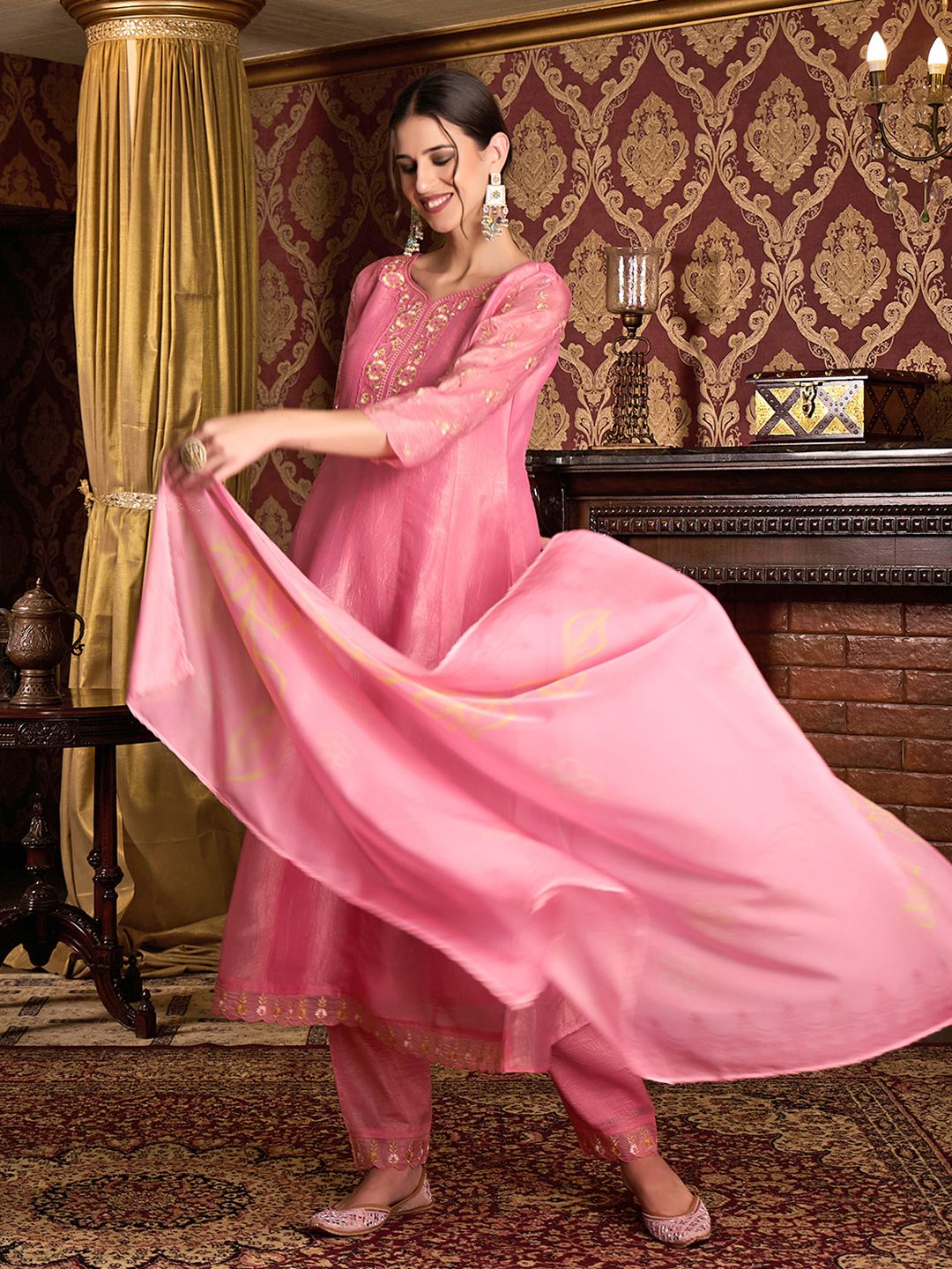 Dhiyona CH Women Floral Thread Embroidered Sequinned Kurta with Trousers & Dupatta