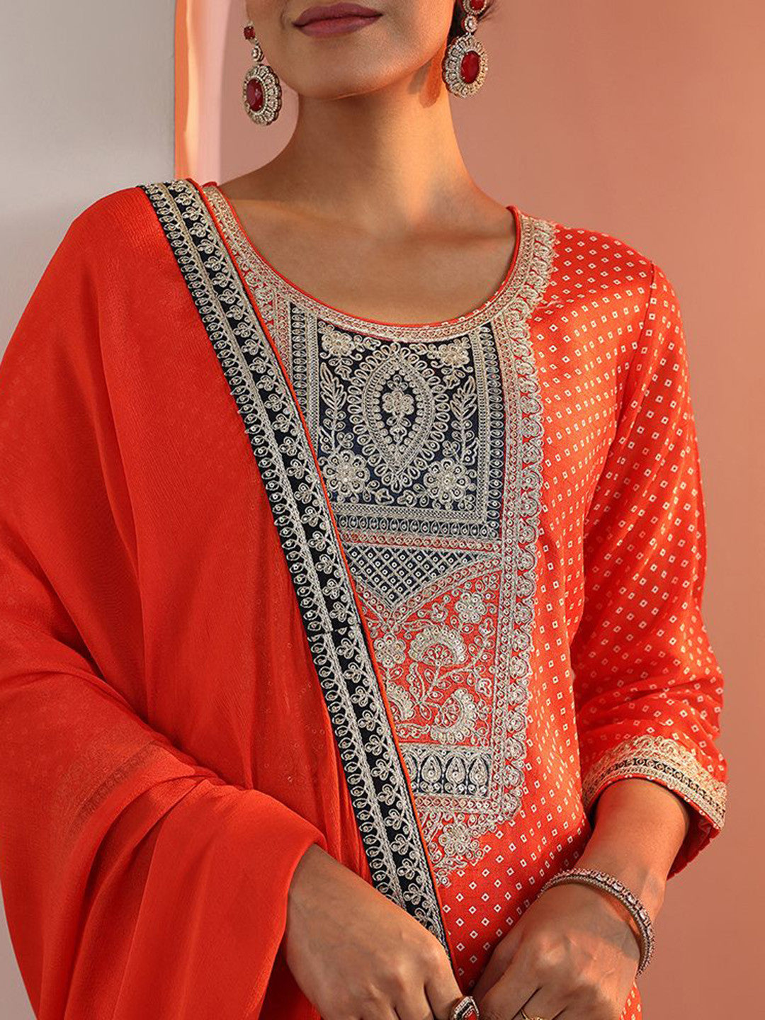 Women Bandhani Print Regular Thread Work Kurta with Trousers & Dupatta