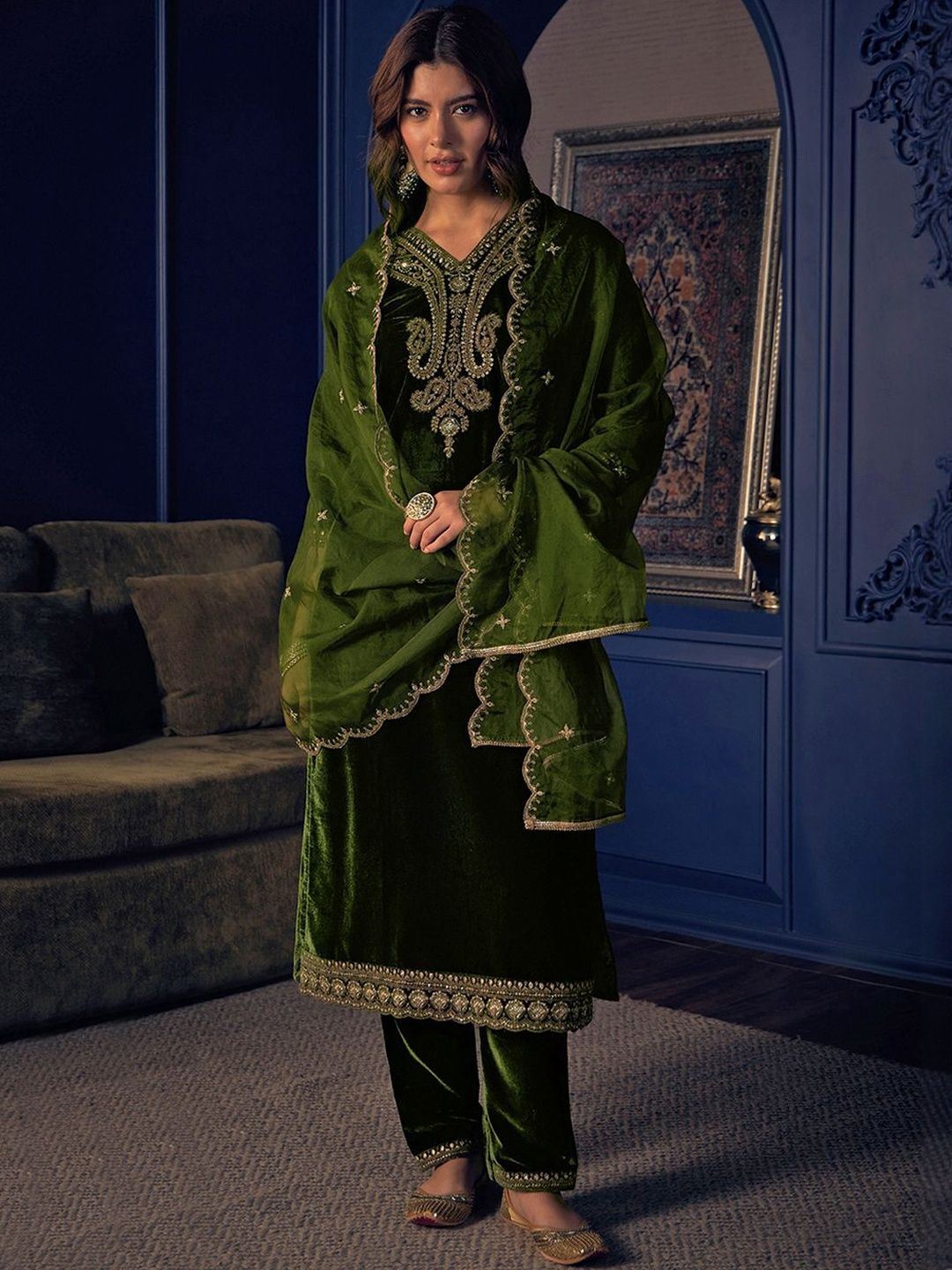 Dhiyona CH Women Ethnic Motifs Embroidered Regular Velvet Kurta with Trousers & With Dupatta
