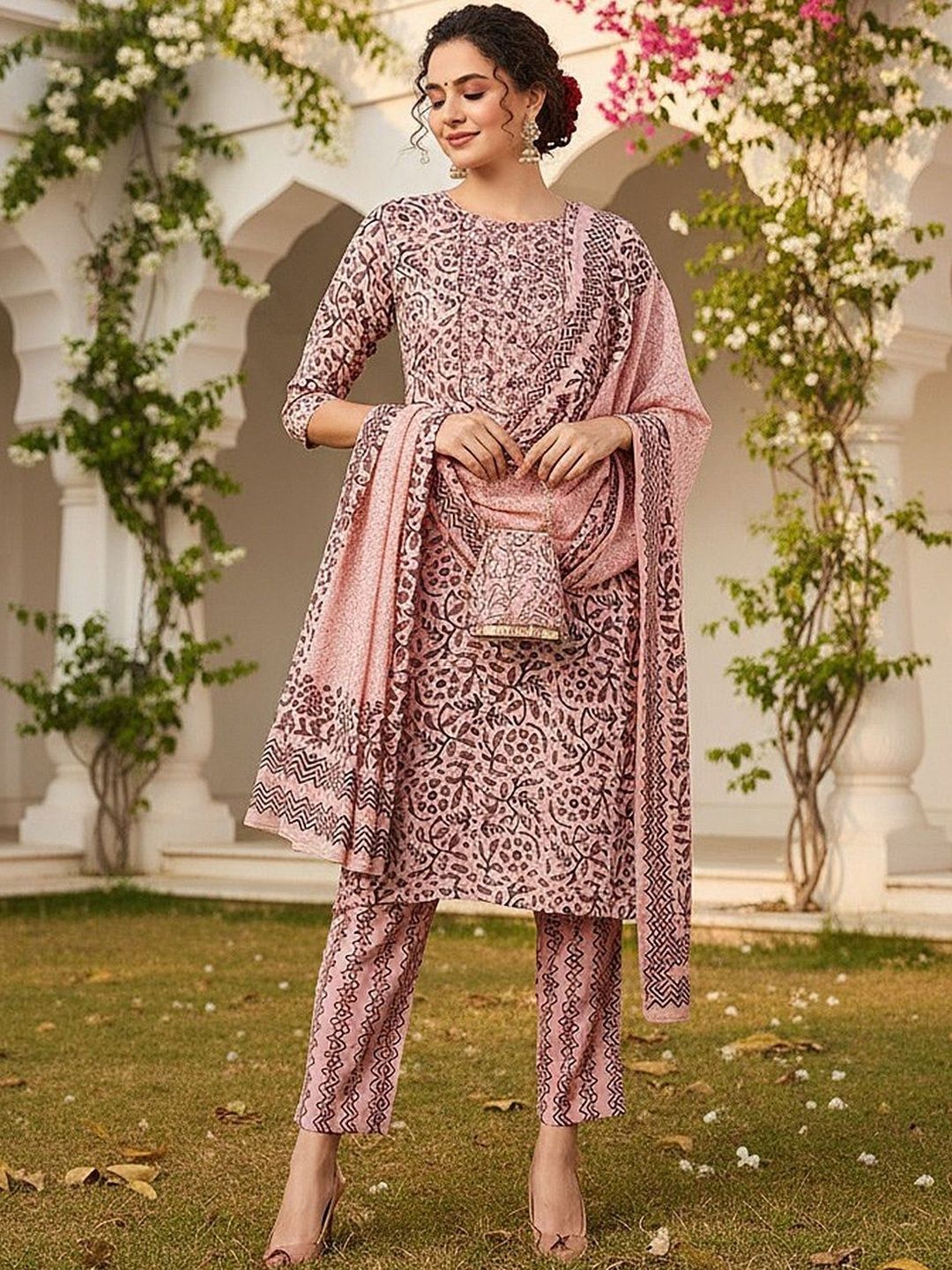 Dhiyona KL Floral Printed Round Neck Straight Kurta With Trousers & Dupatta