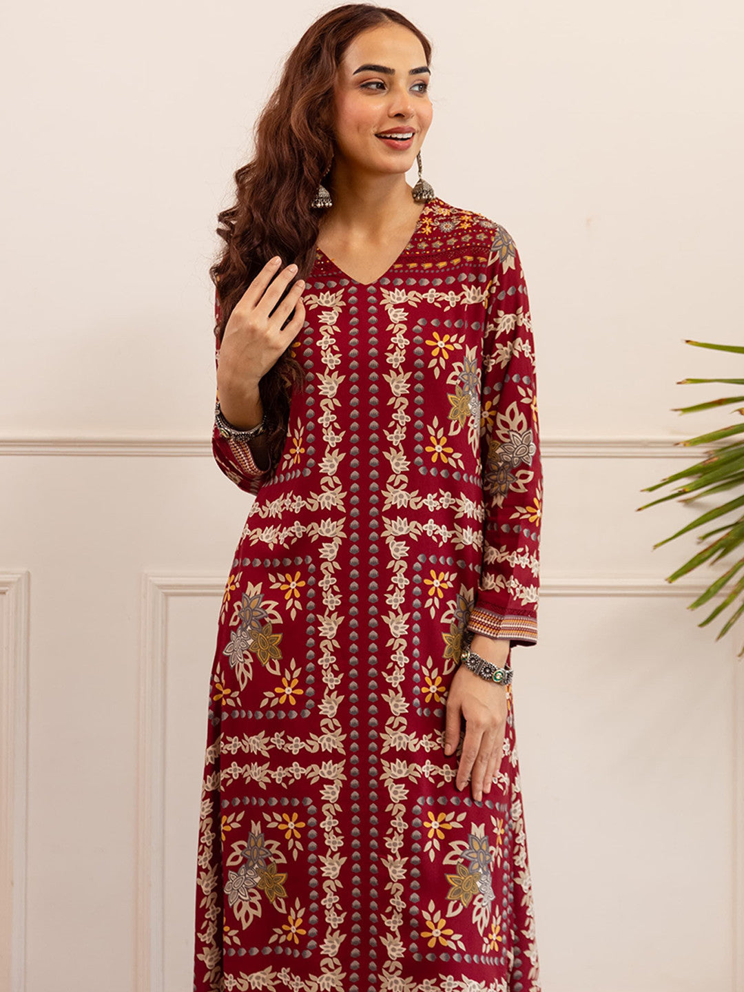Floral Printed V-Neck Straight Kurta & Trousers