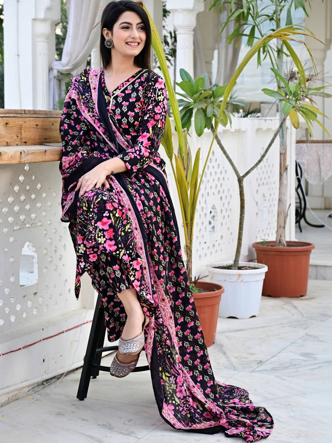Women Floral Printed Regular Kurta with Trousers & With Dupatta