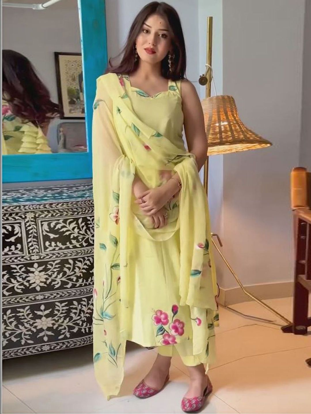 Dhiyona KL Women Floral Printed Regular Kurta with Trousers & With Dupatta
