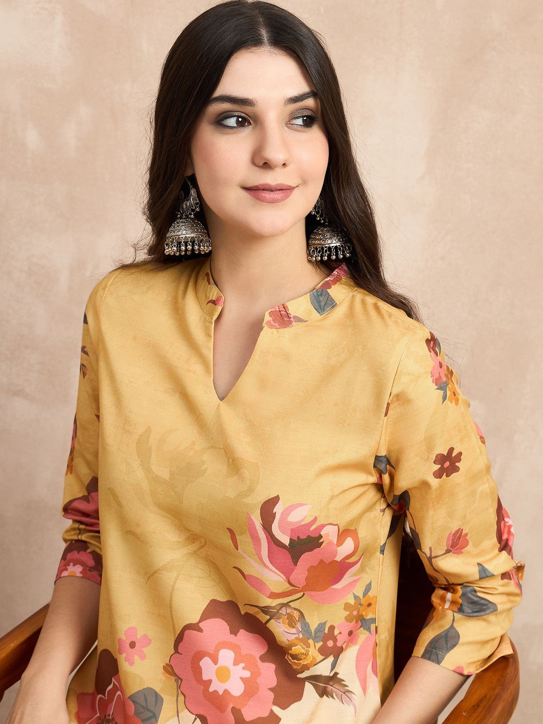 Floral Printed Mandarin Collar Straight Kurta With Trouser
