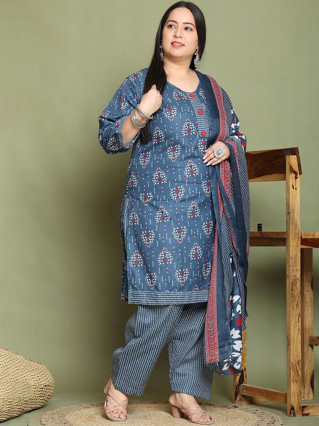 Dhiyona KL Women Plus Size Floral Printed Kurti with Salwar & Dupatta