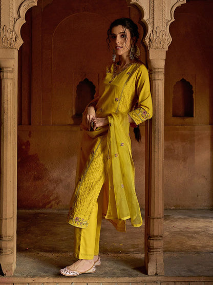 Dhiyona CH Floral Embroidered V-Neck Thread Work Straight Kurta With Solid Trousers & Dupatta
