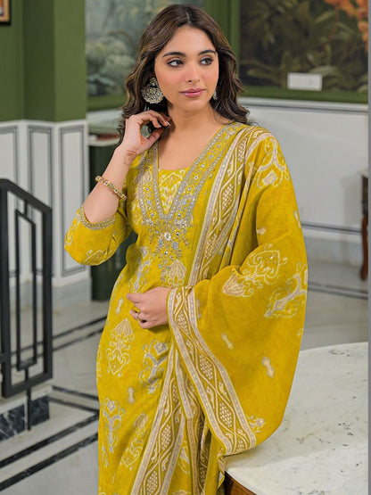 Dhiyona KL Women Ethnic Motifs Printed Regular Thread Work Kurta with Trousers & With Dupatta