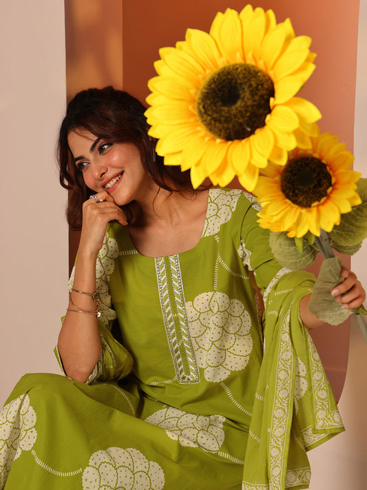 Floral Printed Round Neck Straight Kurta With Trousers & With Dupatta