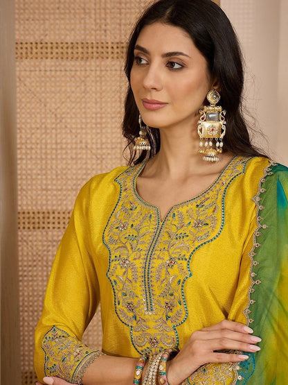 Embroidered Round Neck Kurta Trousers & Dupatta