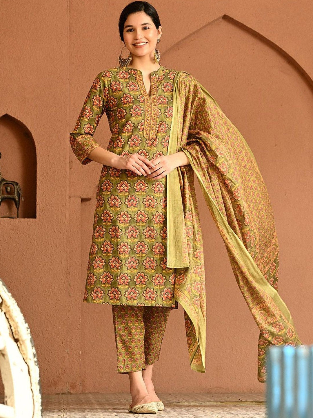 Women Floral Printed Regular Thread Work Pure Cotton Kurta with Trousers & With Dupatta