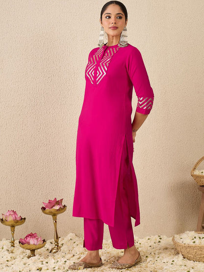 Dhiyona IE Embellished Mandarin Collar Straight Kurta With Trousers Co-Ord Set