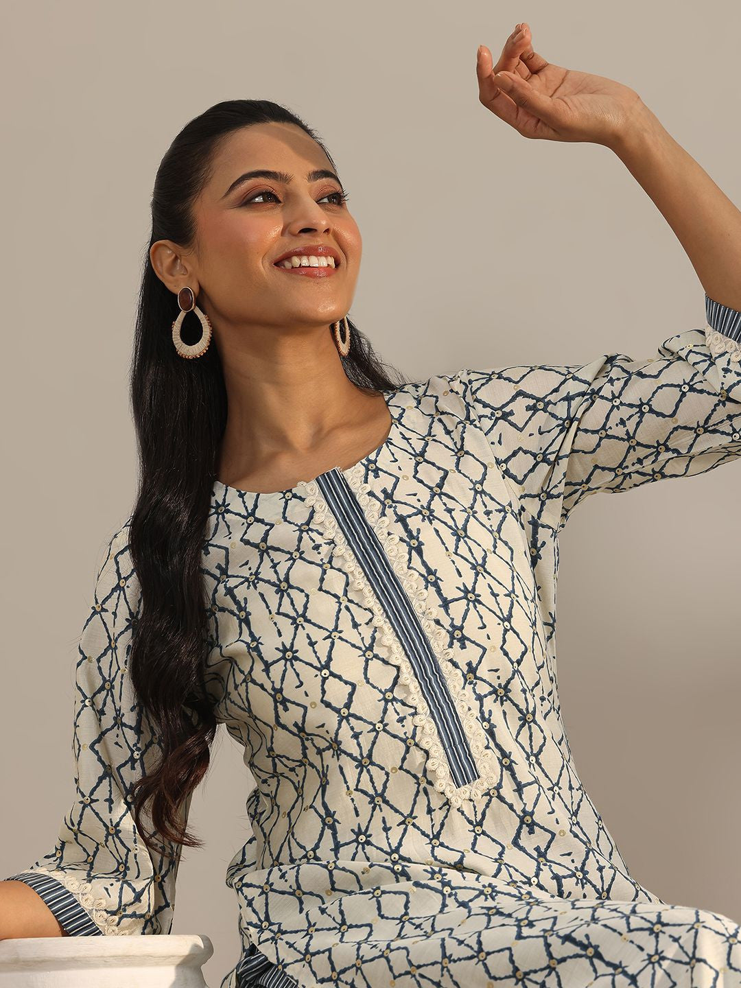 Off White Geometric Printed Sequinned Straight Kurta With Trousers