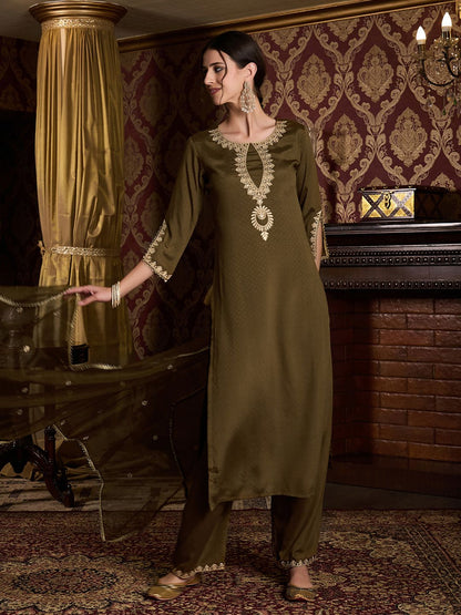 Dhiyona CH Floral Embroidered Round Neck Thread Work Kurta With Trousers & Dupatta
