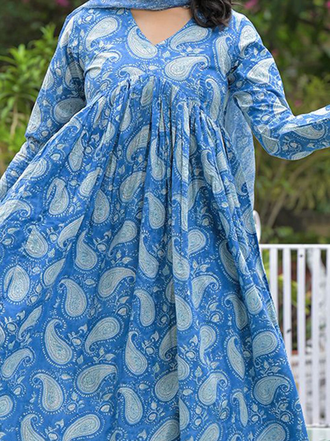 Dhiyona KL Women Paisley Printed Cotton Kurta with Palazzo & Dupatta