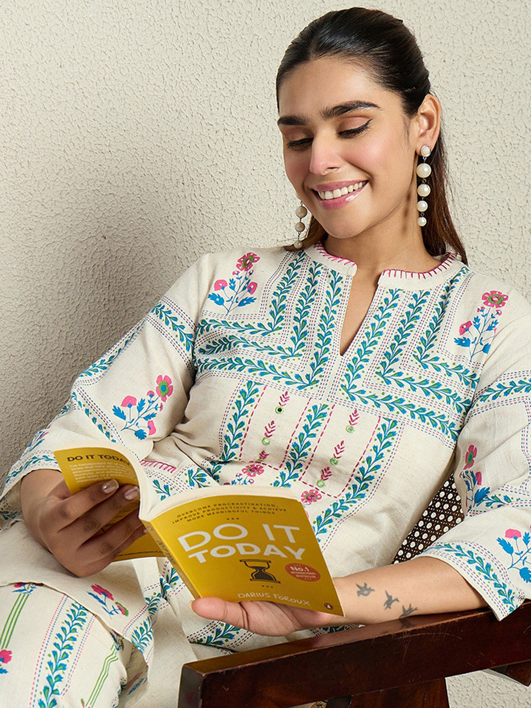 Ethnic Motifs Printed Thread Work Pure Cotton Kurta With Trouser
