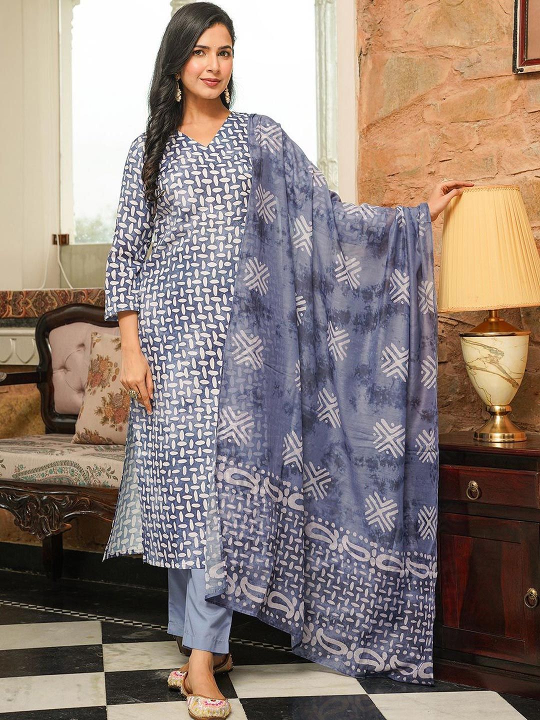 Dhiyona KL Ethnic Motifs Printed V-Neck Straight Kurta With Trousers & Dupatta
