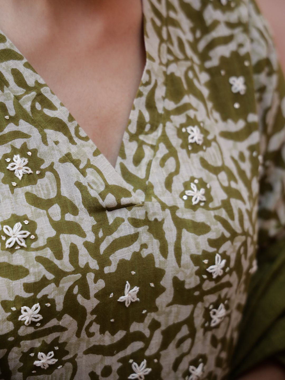 Green Floral Printed Thread Work Pure Cotton Kurta With Trousers And Dupatta