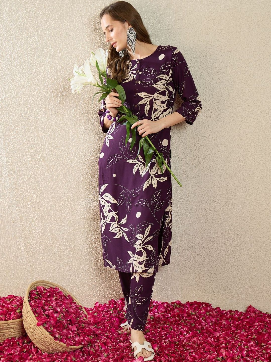 Dhiyona IE Women Floral Printed Regular Kurta with Trousers
