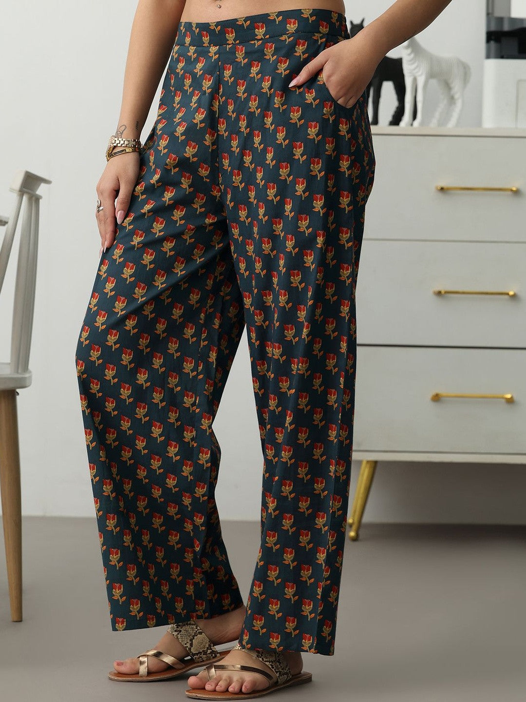 Women Floral Printed Regular Cotton Blend Kurta with Trousers
