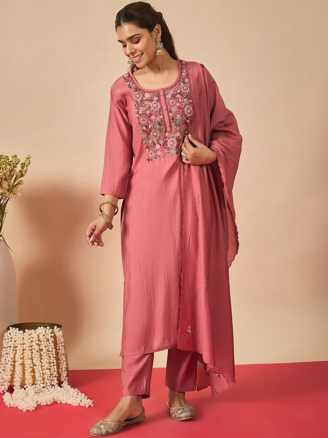 Women Floral Embroidered Regular Thread Work Kurta with Trousers & With Dupatta