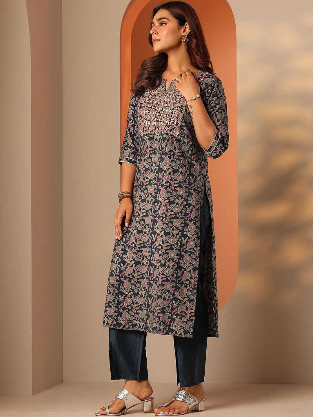 Paisley Printed Notch Neck Thread Work Straight Kurta With Trousers
