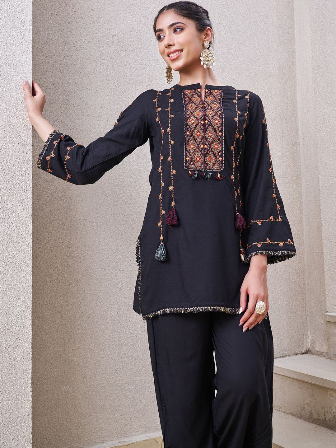 Geometric Yoke Design Notch Neck Mirror Work Straight Kurti with Trousers