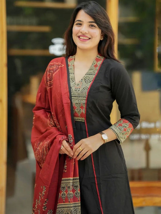 Dhiyona KL Floral Yoke Design Straight Kurta With Palazzos & Dupatta
