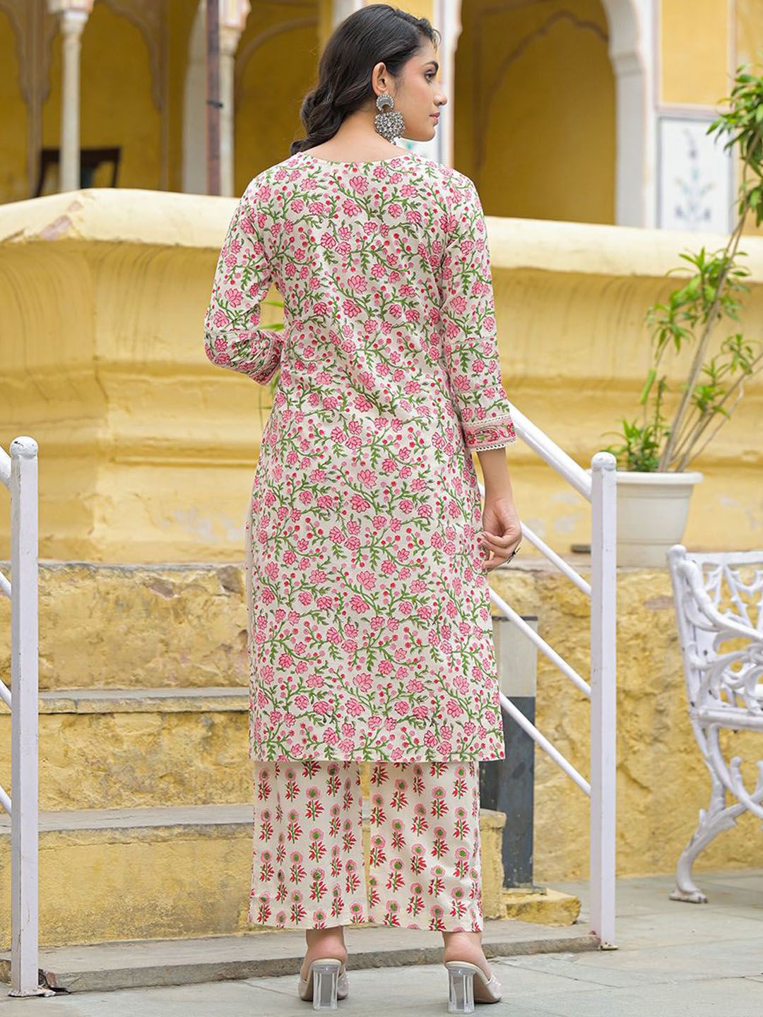 Dhiyona KL Women Floral Printed Cotton Kurta with Trousers & Dupatta