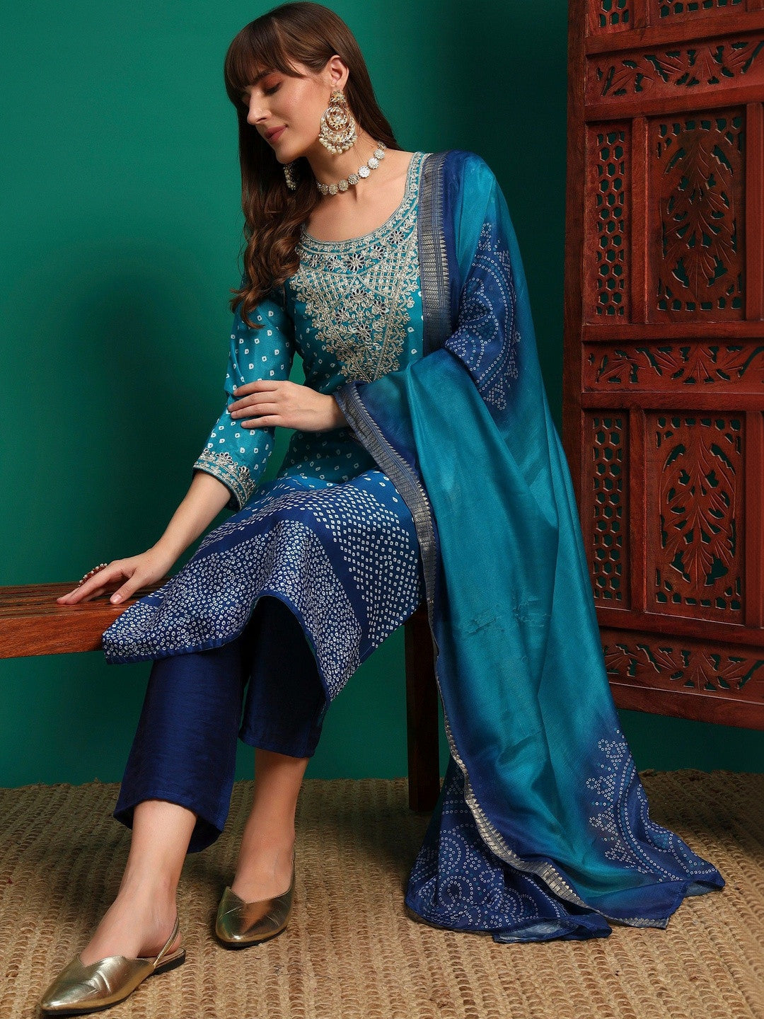 Dhiyona SN Women Bandhani Printed Regular Thread Work Kurta with Trousers & With Dupatta