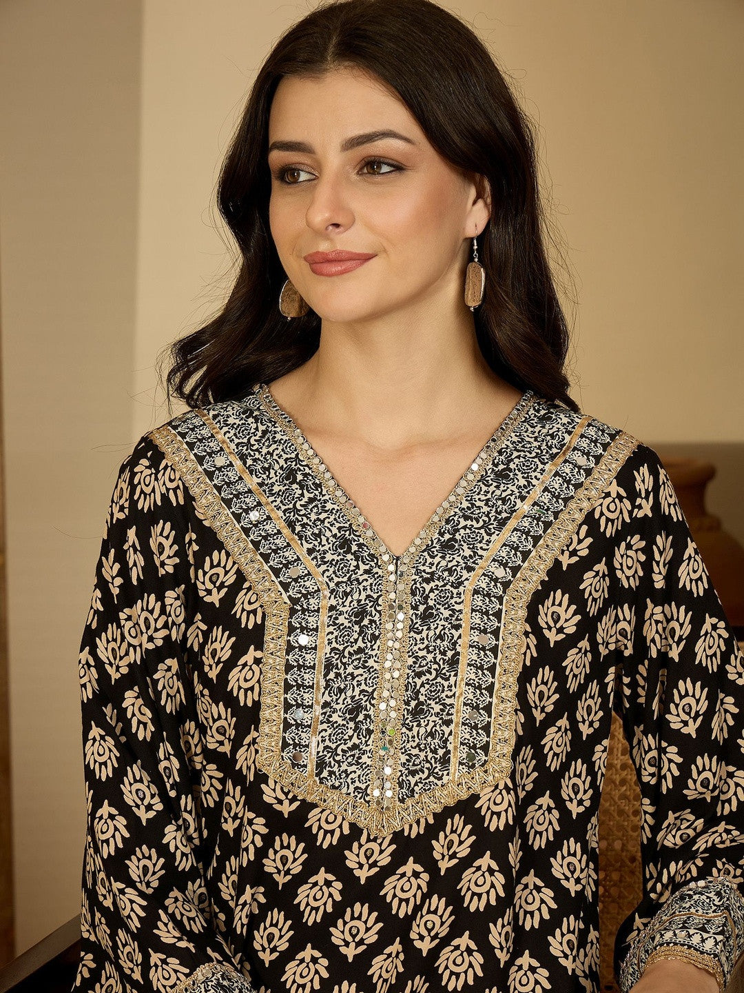 Ethnic Motifs Printed V-Neck Kurta & Trousers