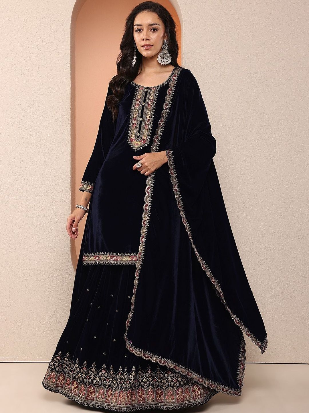 Dhiyona LL Women Ethnic Motifs Embroidered Regular Thread Work Velvet Kurta with Sharara & With Dupatta