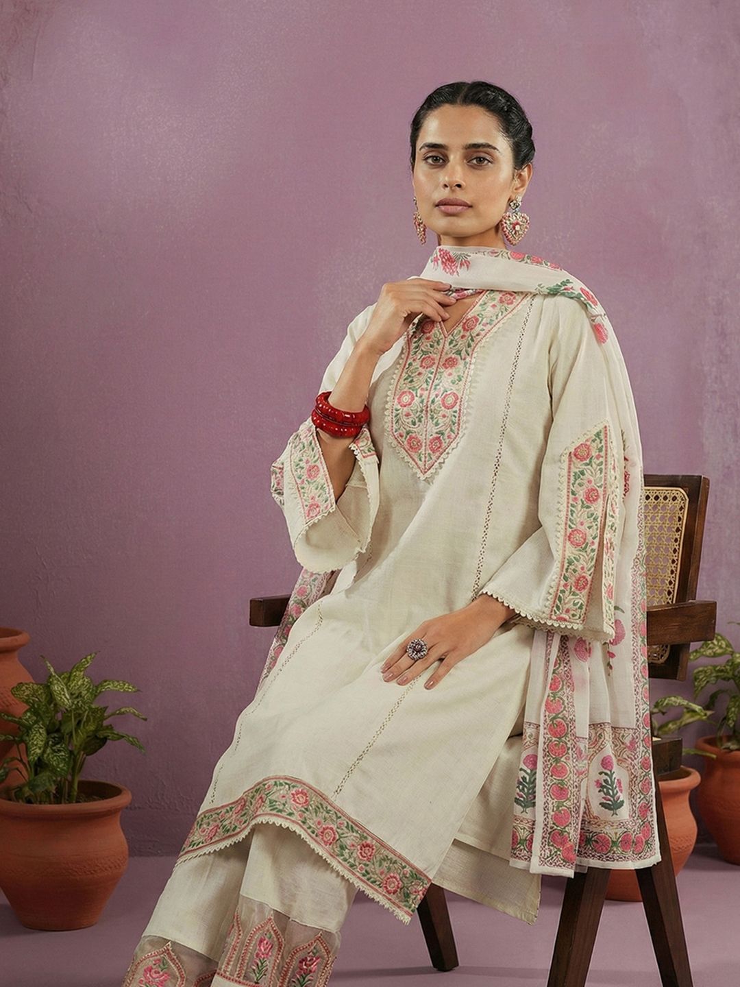 Dhiyona CH Women Floral Embroidered Regular Thread Work Kurta with Trousers & With Dupatta