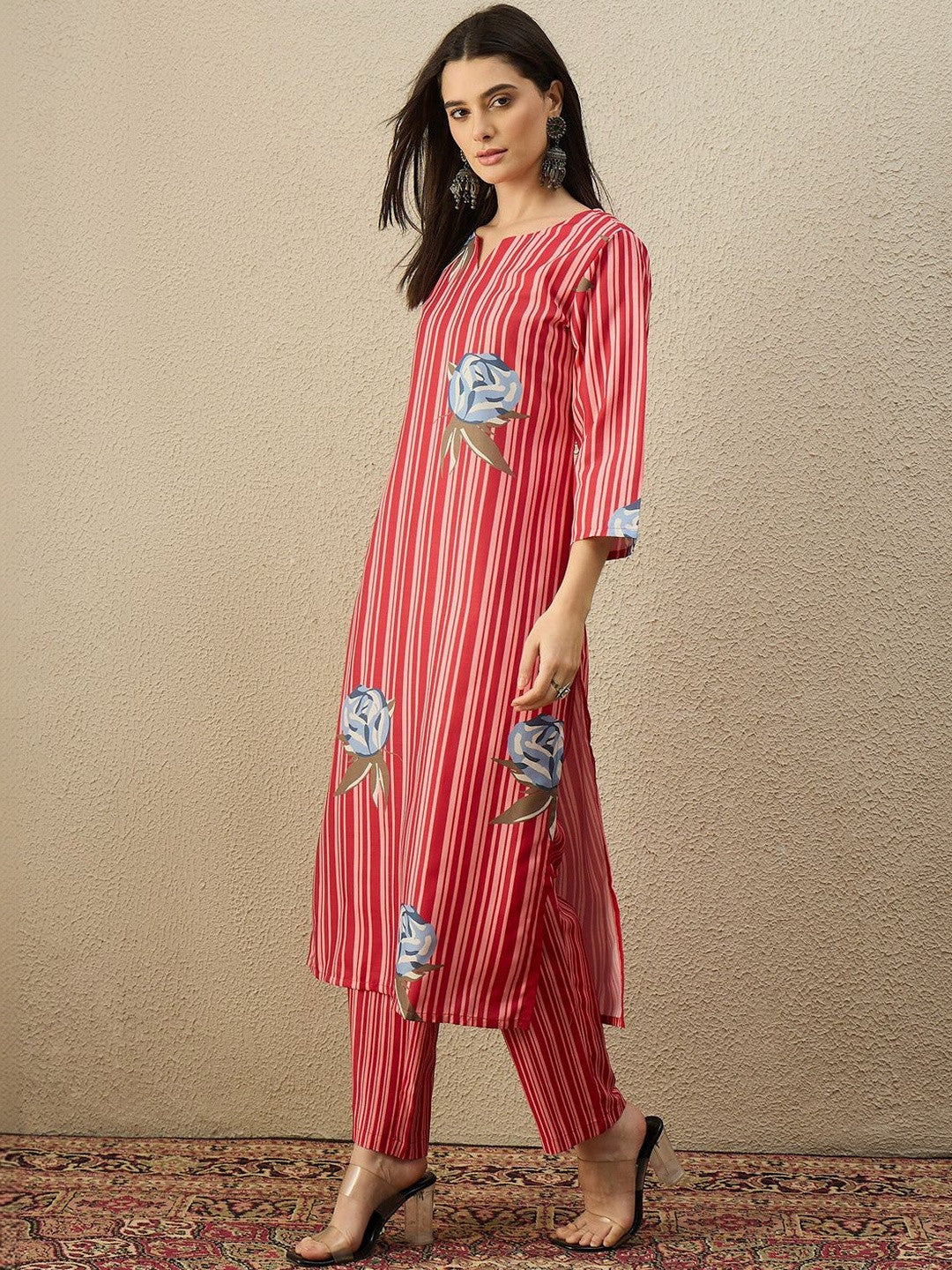 Women Printed Regular Kurta with Trousers