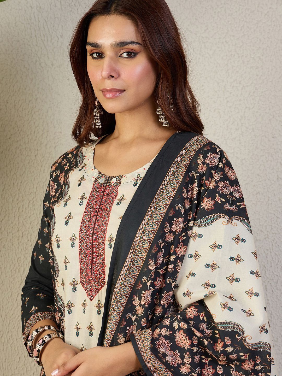 Ethnic Motifs Printed Round Neck Thread Work Pure Cotton Kurta Trousers & Dupatta