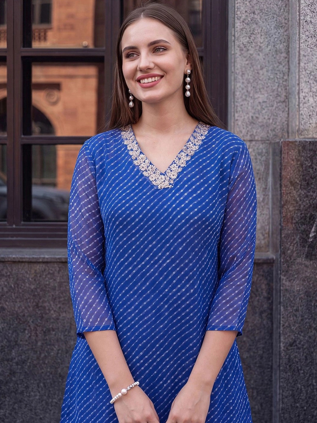 Women Leheriya Printed Regular Kurti with Trousers