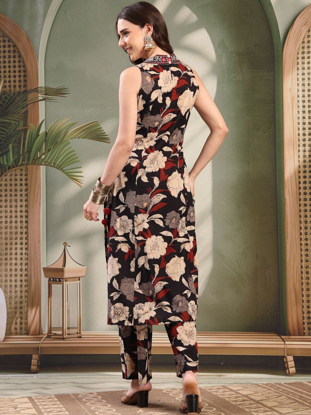 Embroidered Pure Cotton Round Neck Kurta & Palazzos Kurta Sets