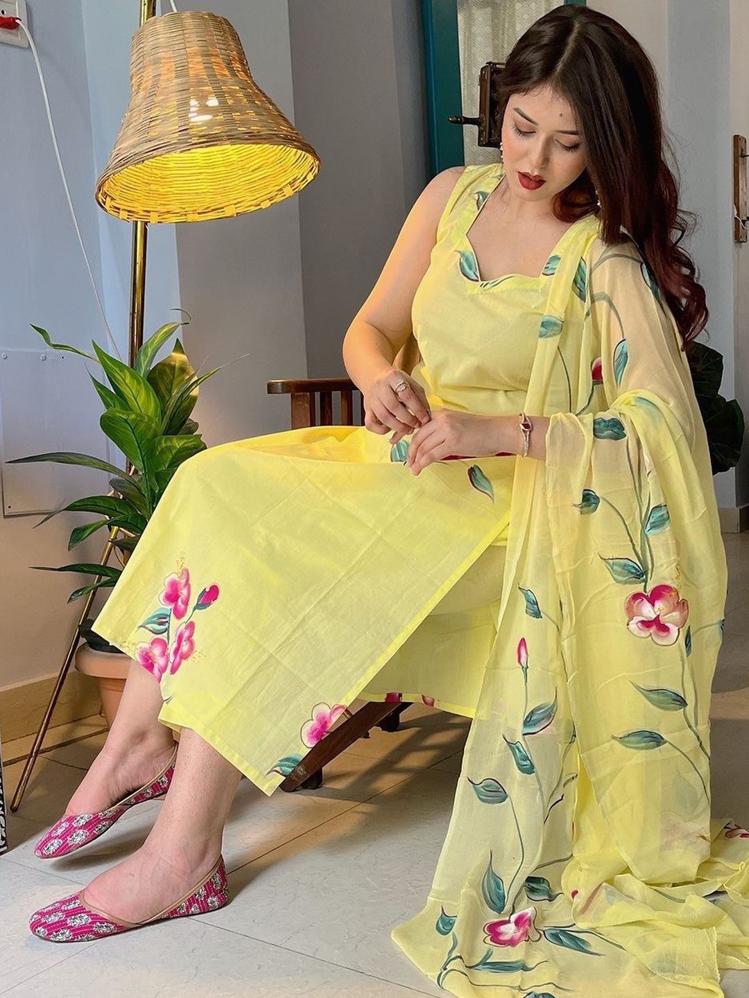 Dhiyona KL Women Floral Printed Regular Kurta with Trousers & With Dupatta