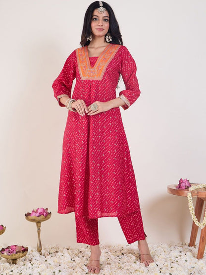 Ethnic Motifs Printed V-Neck Straight Kurta With Trousers