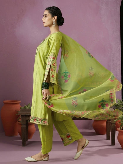 Dhiyona CH Women Floral Embroidered Regular Thread Work Kurta with Trousers & With Dupatta