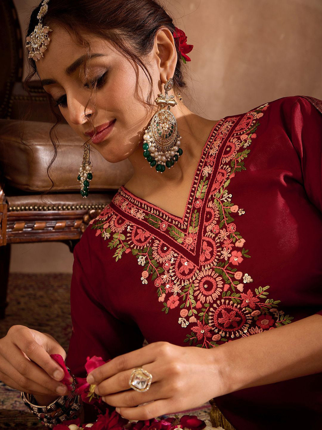 Women Floral Embroidered Regular Thread Work Kurta with Trousers & With Dupatta