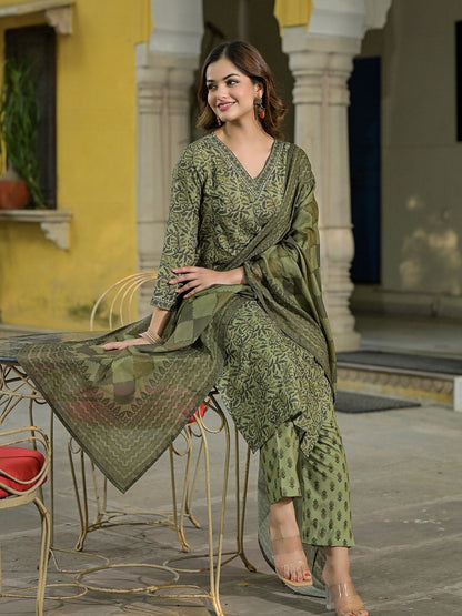 Dhiyona KL Floral Printed V-Neck Gotta Patti Straight Kurta With Trousers & Dupatta