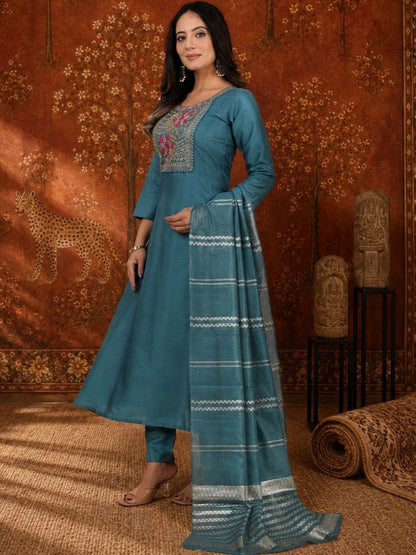 Women Floral Embroidered Regular Thread Work Kurta with Trousers & With Dupatta